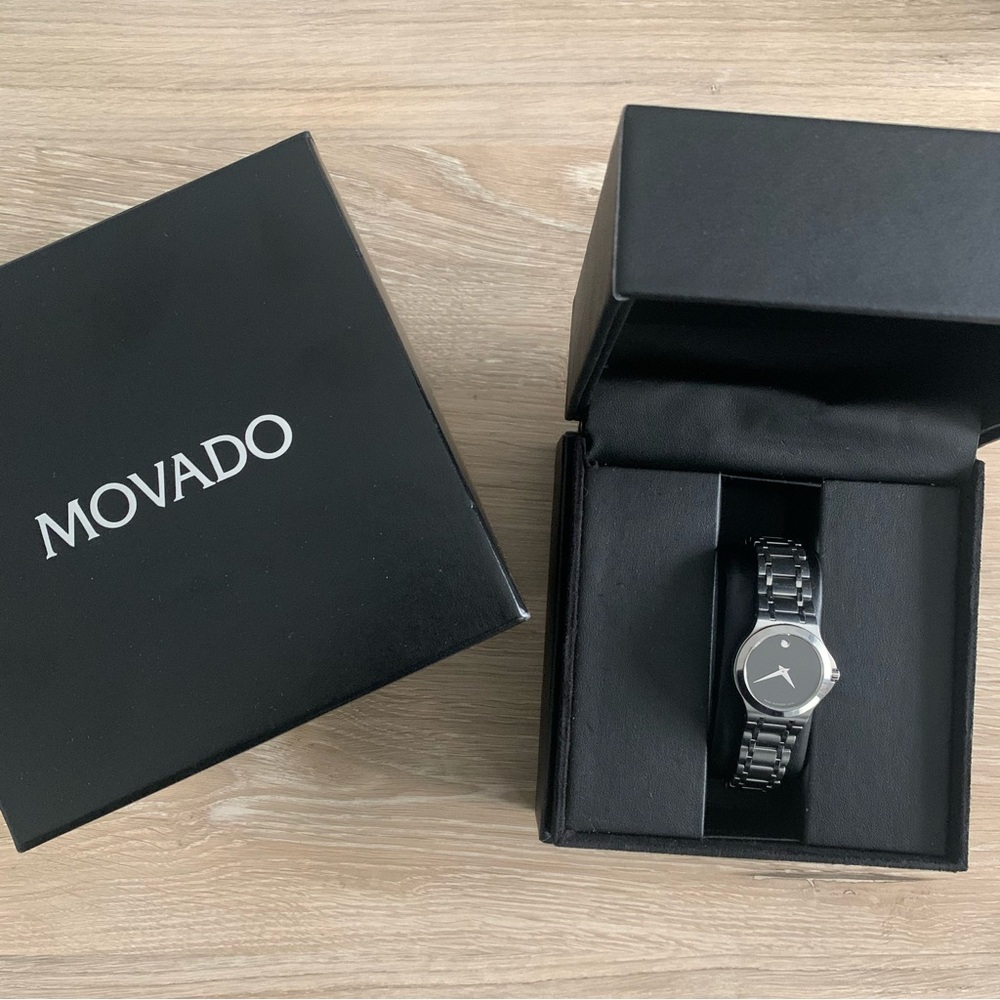 Movado Women’s Wristwatch, Stainless Steel Silver Chain Strap